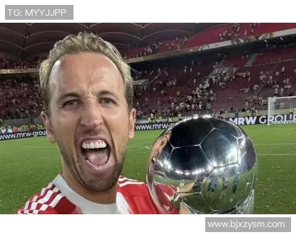 足球巨星最新动态截图曝光引发球迷热议瞬间刷屏全网关注 足球巨星最新动态截图曝光引发球迷热议瞬间刷屏全网关注