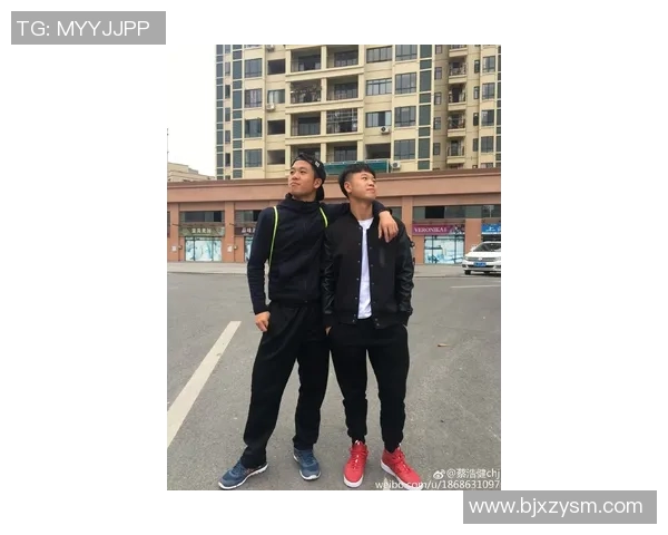 左脚足球球星转会动态分析：从昔日辉煌到新征程的挑战与机遇